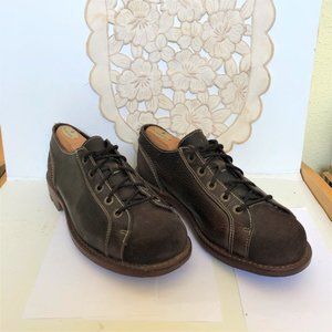 Dr. Martens Unisex suede oxford lace up shoes